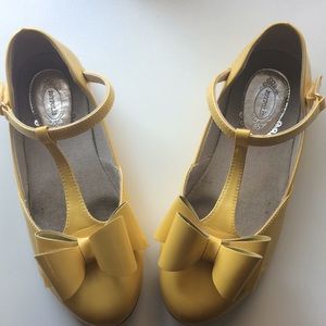 Joyfolie yellow size 7 in women’s bow shoes
